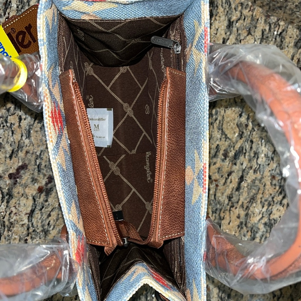 Wrangler Boho Aztec Handbag - Picture 8 of 9
